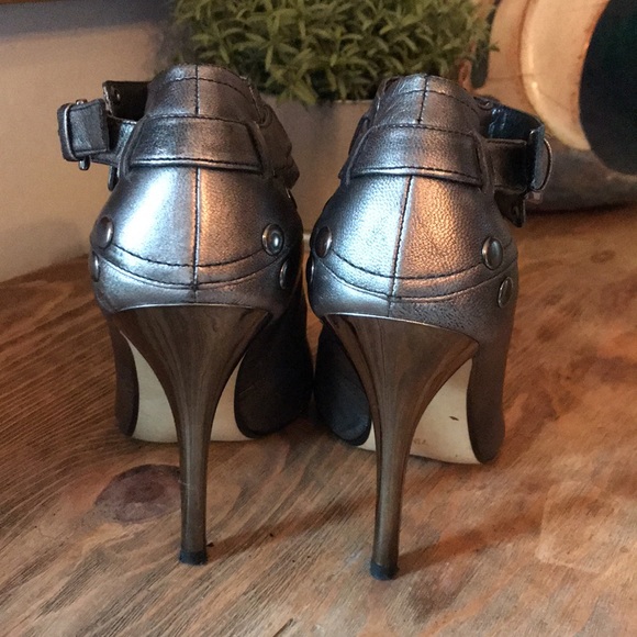 Heels - Picture 4 of 5